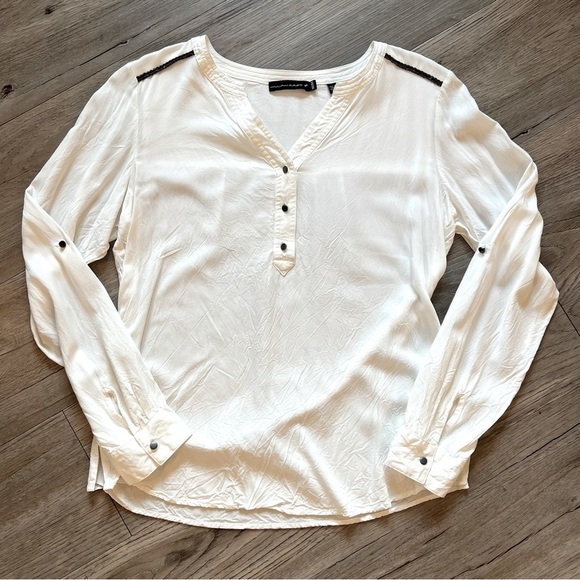 🔥SALE - any 4/$20. William Rast Blouse - Picture 1 of 5